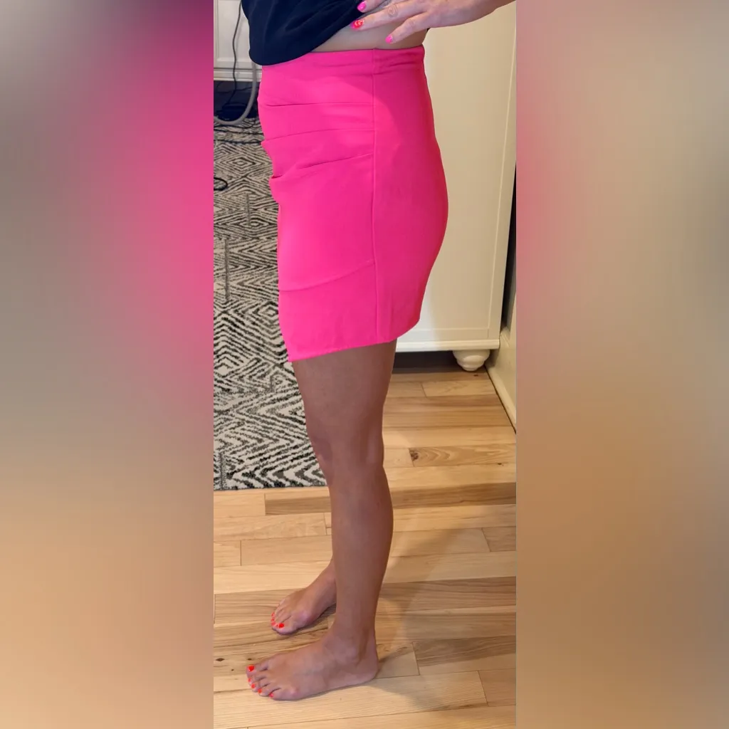 Superdown - valencia mini skirt. hot pink! Size small! - Image 3