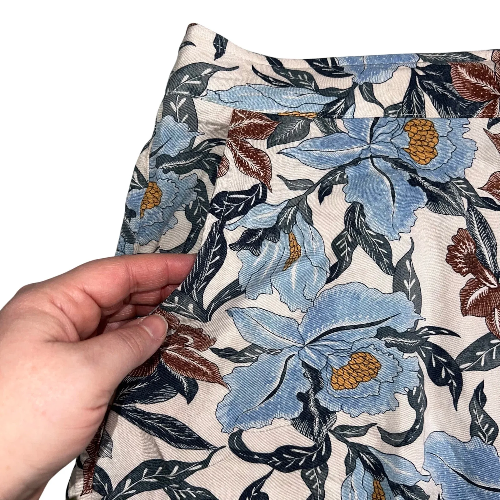 Old Navy Womens Shorts Tropical Floral Print Summer Blue Cream Brown Large - Image 2