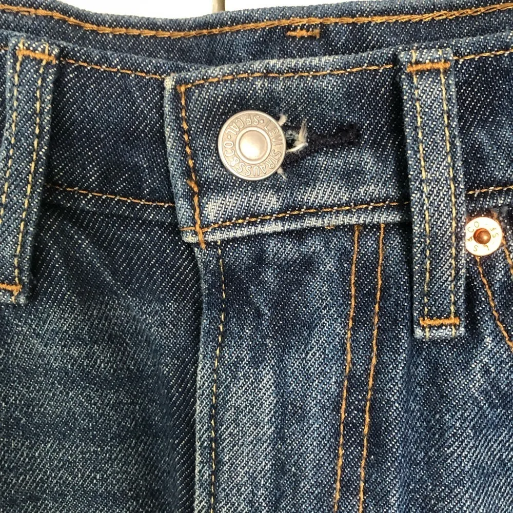 Levi's Jean Distressed & Deconstructed Skirt Size 27(4) - Image 2