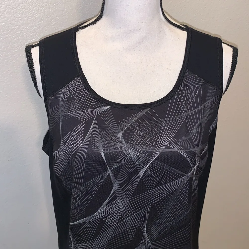 Quick Dry Black Lightweight Sleeveless Athletic Shirt - Image 2