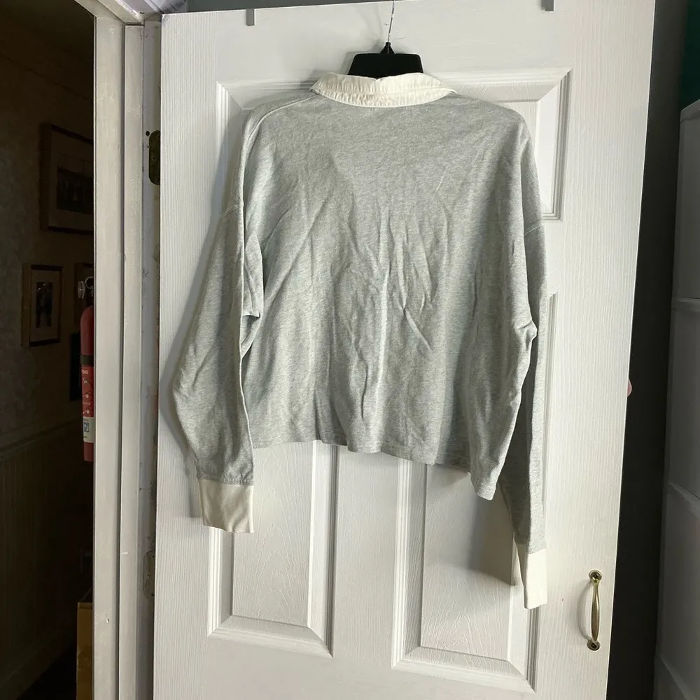 Gray Cropped Polo Collar Top - Image 4