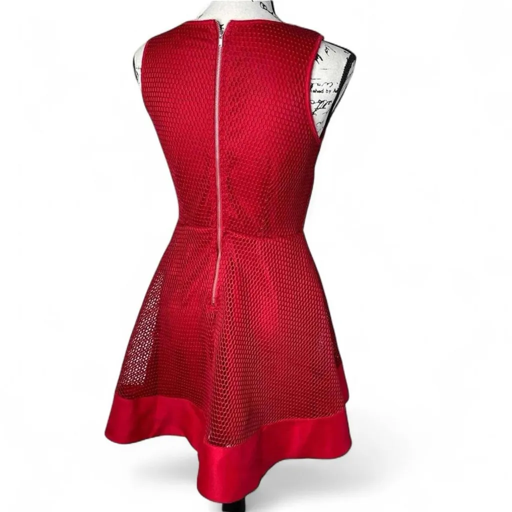 Romeo + Juliet Couture Red Sleeveless Mesh Skater Dress Size M ❤️ - Image 3