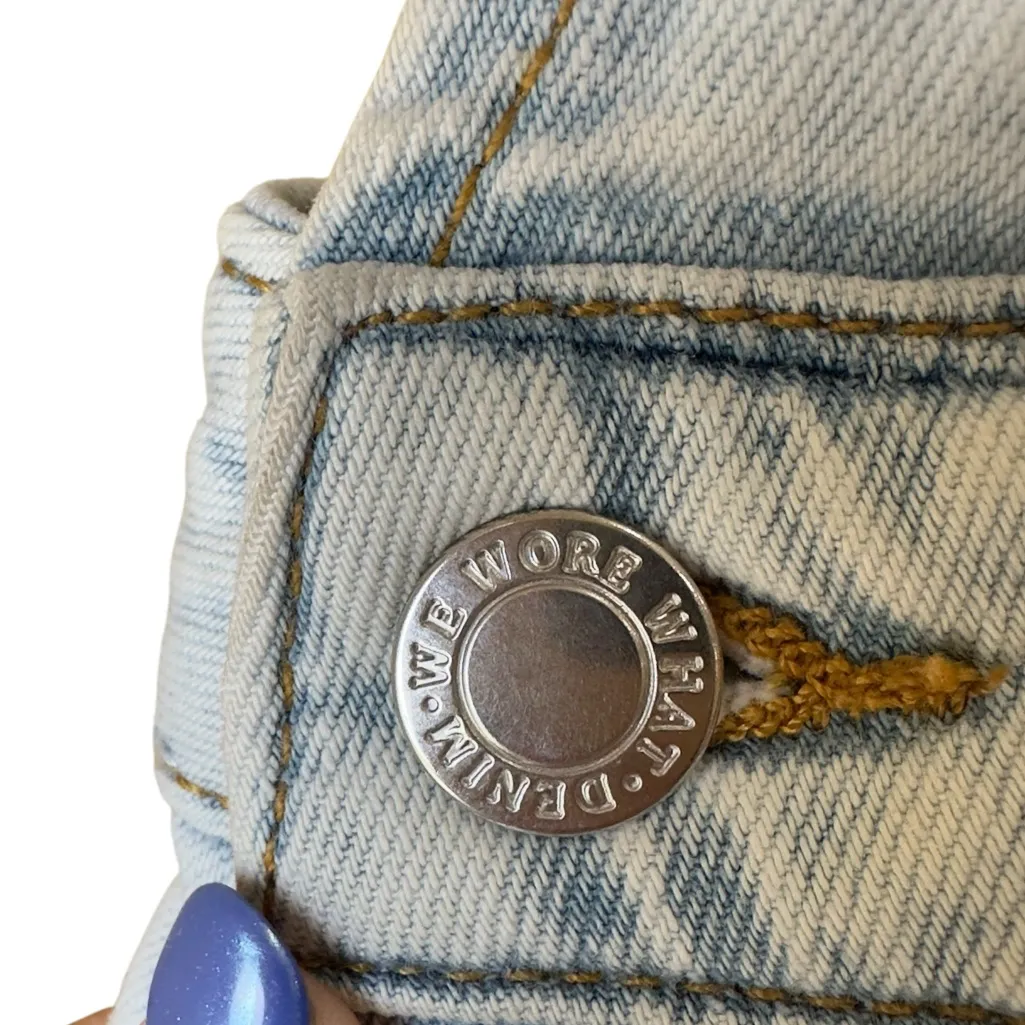 WeWoreWhat‎ 90’s Light Wash Denim Relaxed Overall Shorts Raw Hem Romper L - Image 10