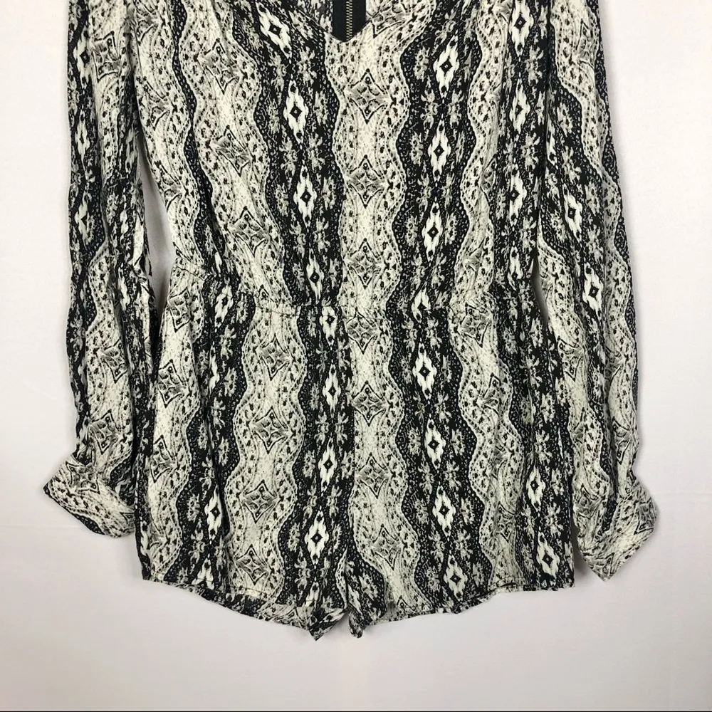 Volcom Black & White Printed V-Neck Long Sleeve Romper M - Image 5