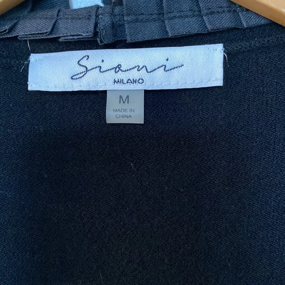 Siano Milano Black sweater Cardigan, with pleated trim closure . size M Size M - Image 4