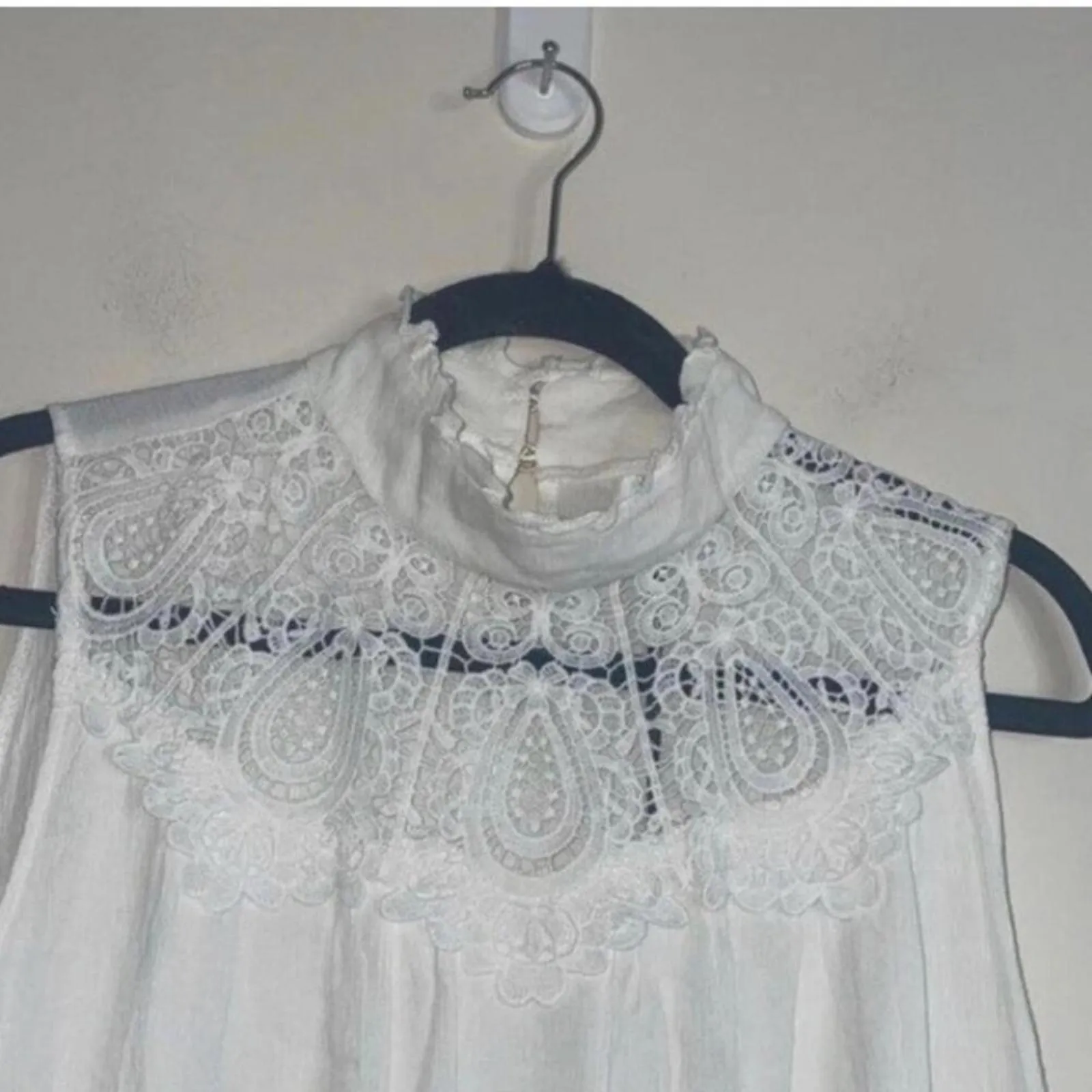 NWT And the why White Gauze Lace Bib Tank Top Blouse Babydoll Neutral Blouse Size M - Image 2