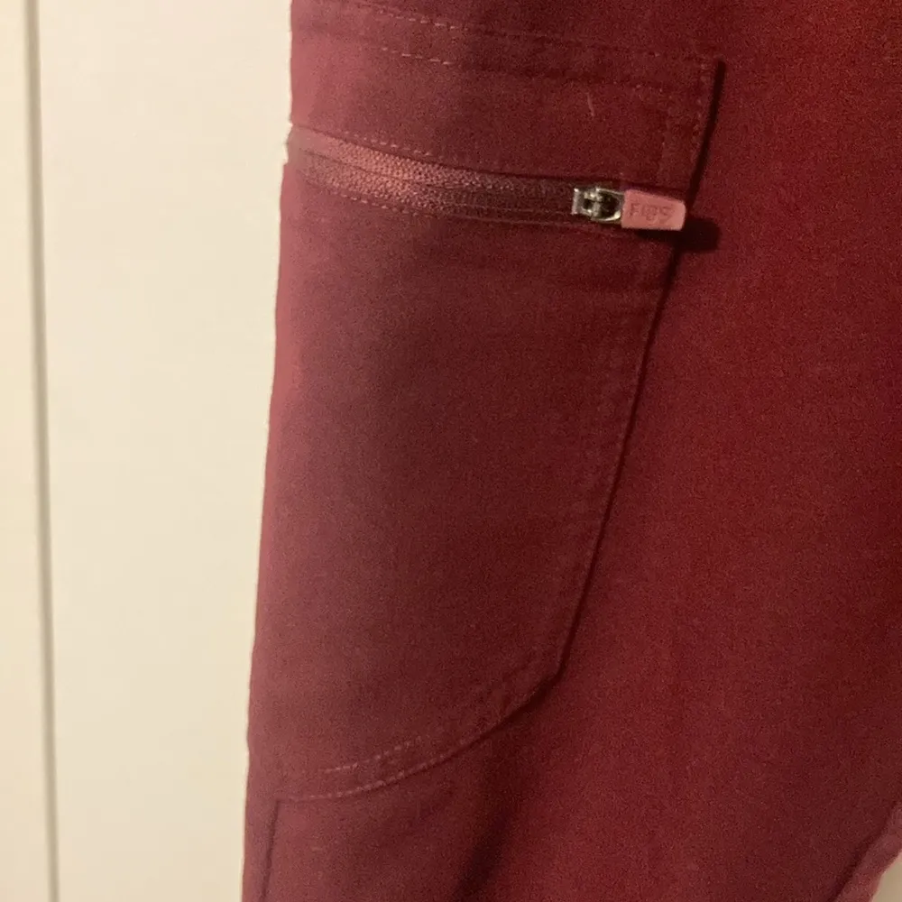 Figs Zamora Jogger Style Scrub Pants Women’s Size XS, 5 Pockets Wine Color - Image 3