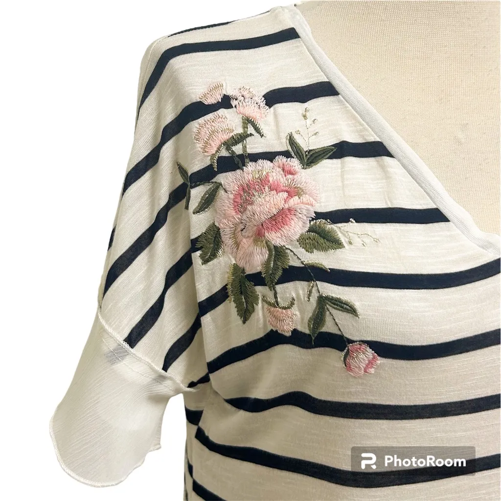 Maurices Ivory Navy Stripe Floral Embroidered Tie V Neck Short Sleeve Medium NWT - Image 3