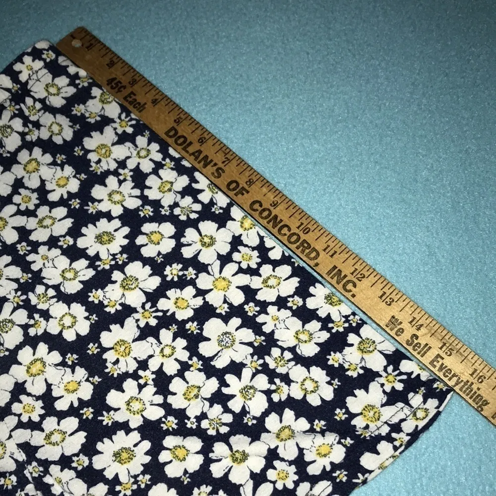 SHEIN floral daisy print pull on stretchy shorts size M Host Pick🎉🎉🎉 - Image 6