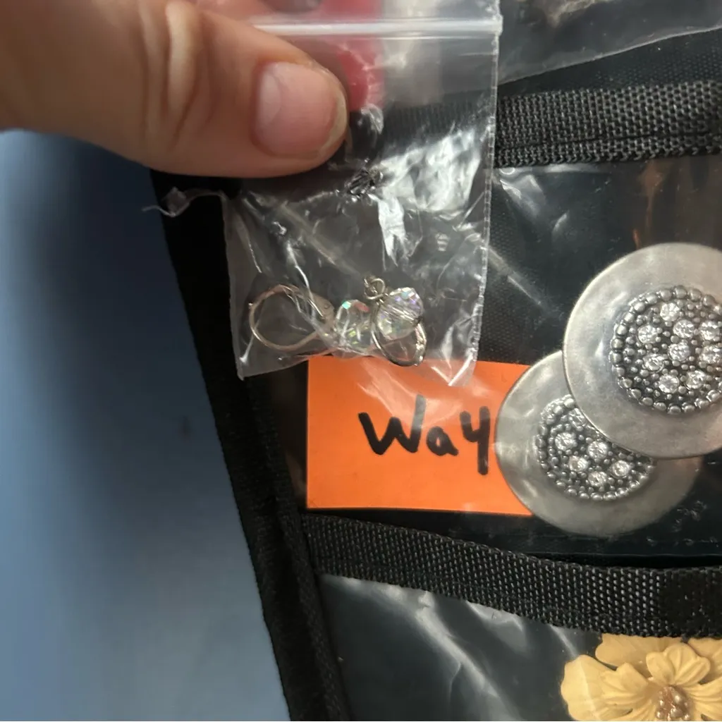 Vintage Elegant Silver Crystal Drop Earrings - Image 7