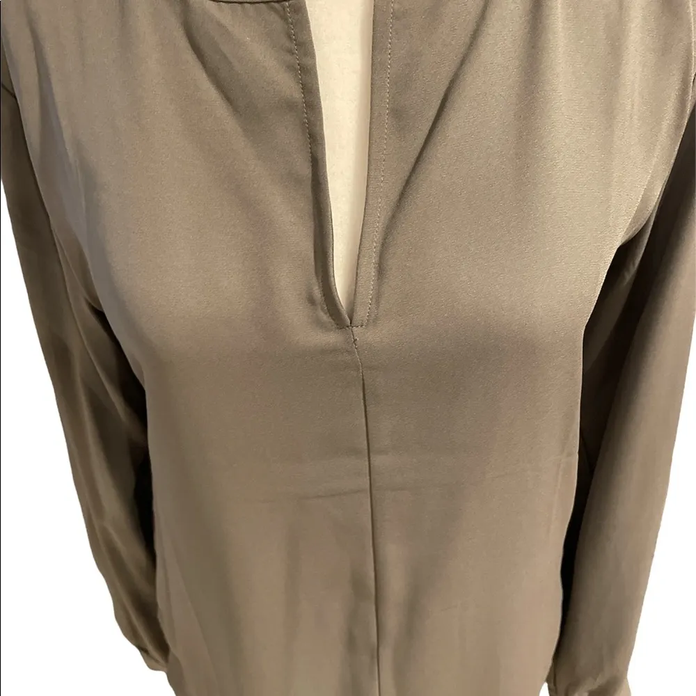 Ann Taylor Gray Long Sleeve V-Neck Pull On Silver Button Sleeve Blouse Size XS - Image 2