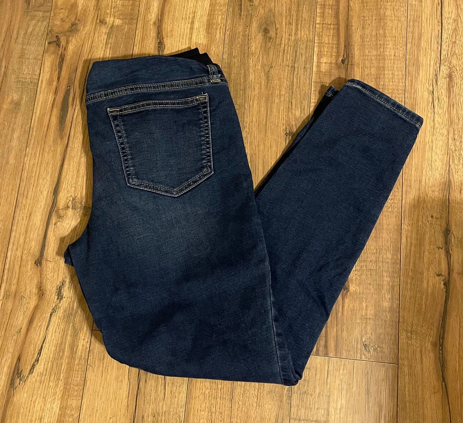 a glow Maternity Jeggings - Image 2