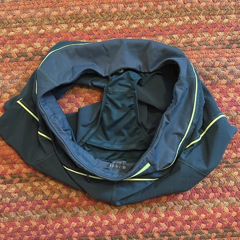 ATHLETA TEAL GREEN TRIM RUN WITH IT SHORTS - Image 6