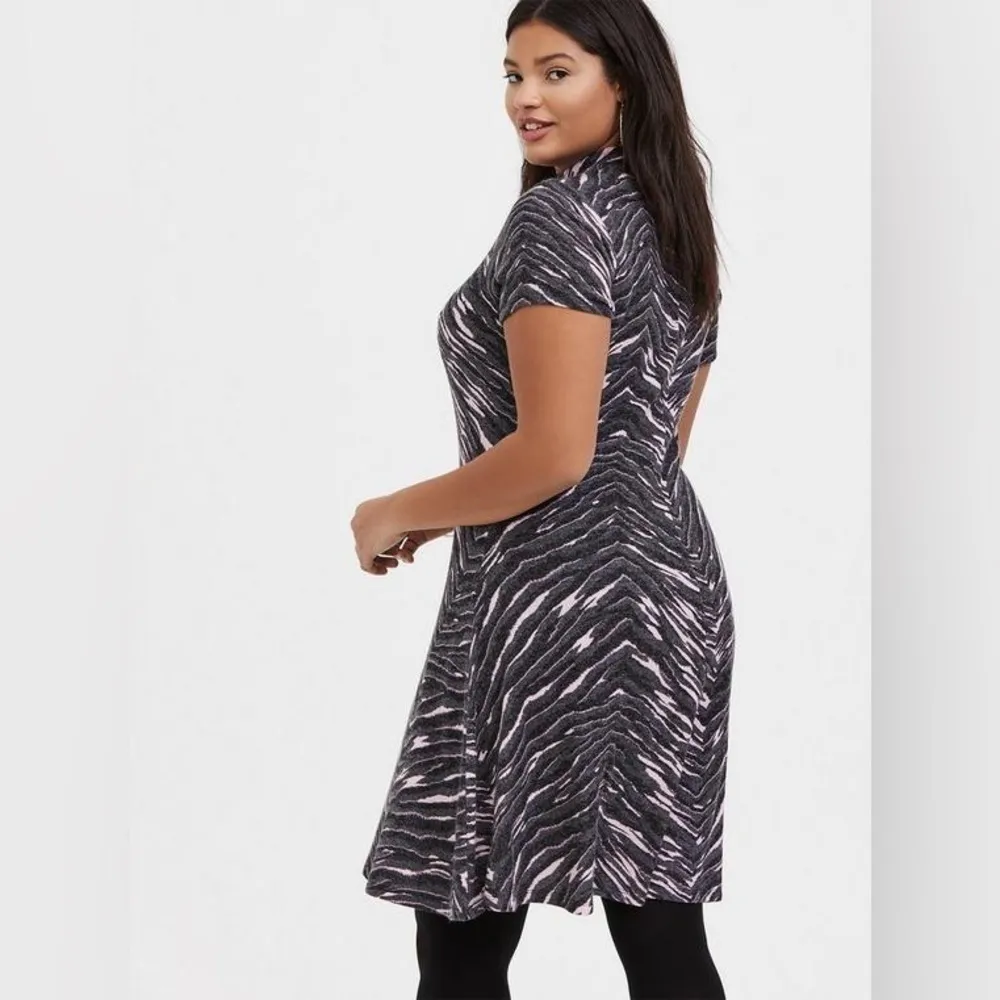 Torrid Dark Grey & Pink Zebra Hacci‎ Mock Neck Trapeze Dress, Size 1X - Image 12
