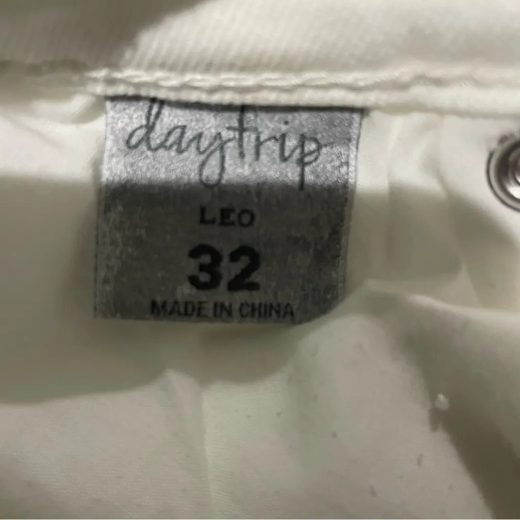 Daytrip LEO White Denim Capri Jeans - Image 6