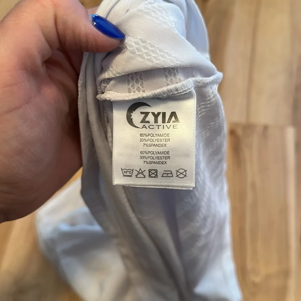 ZYIA Active White Striped Mesh Tank Top Medium - Image 5