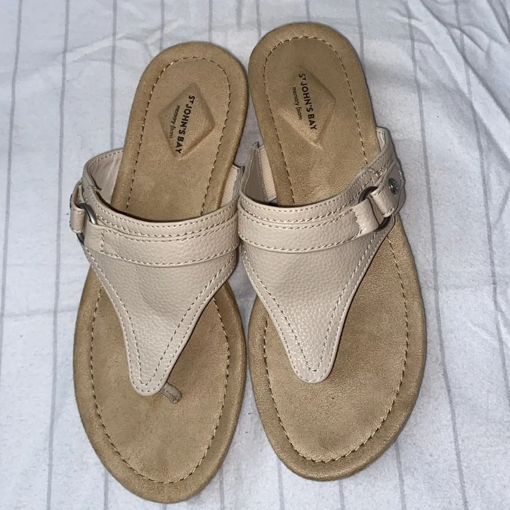 St John’s Bay, Zina Sandals, 8.5 M Tan, Women Memory‎ Foam Sandals, New - Image 3