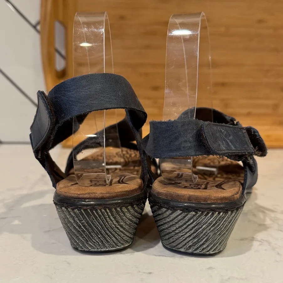 Born Boc Esmeralda blue leather size 10 Sandals mini wedge hook and loop - Image 2