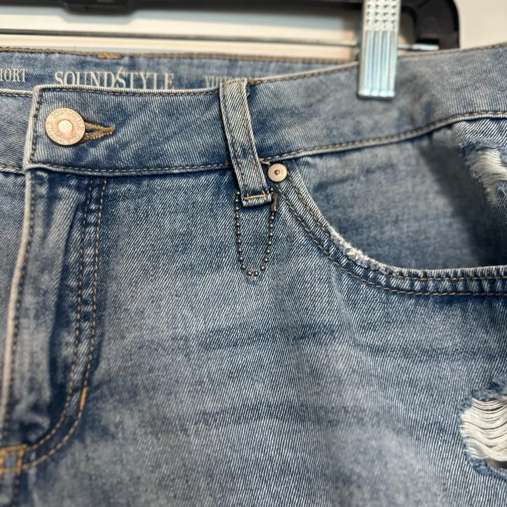 NWOT Women’s Sz: 16 Sound/ Style Easy Fit Tummy Control Distressed Jean Shorts. Blue - Image 12