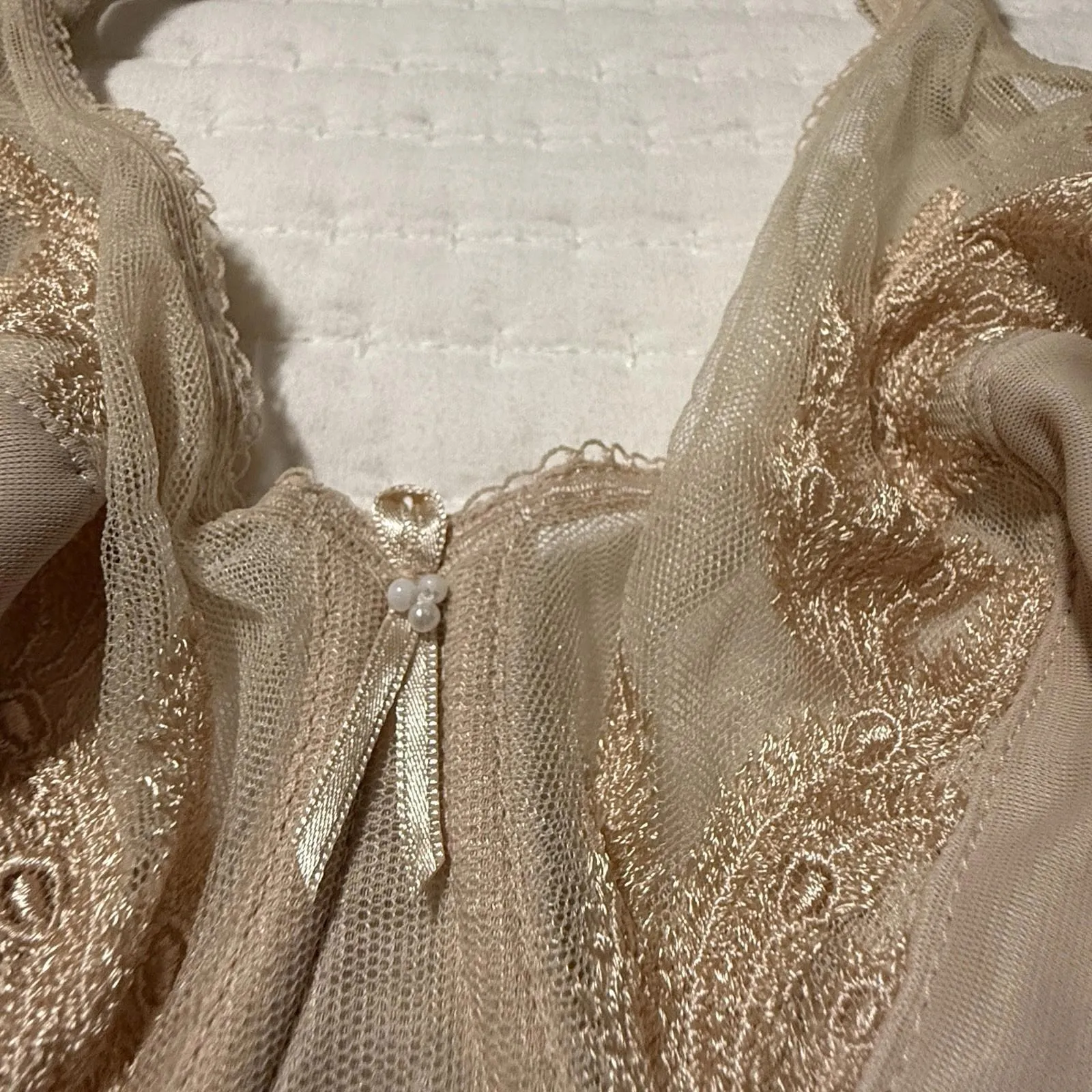 Wacoal 32DD Feather Embroidery Full Figure Sheer Trim Underwire Bra 85121 Sand - Image 2