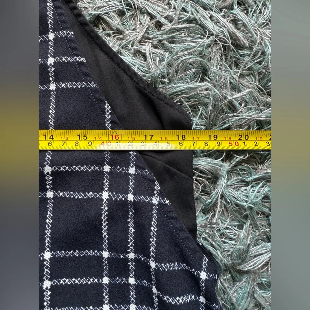 ASTR Sleeveless Blouse Navy & White Plaid Size L - Image 11