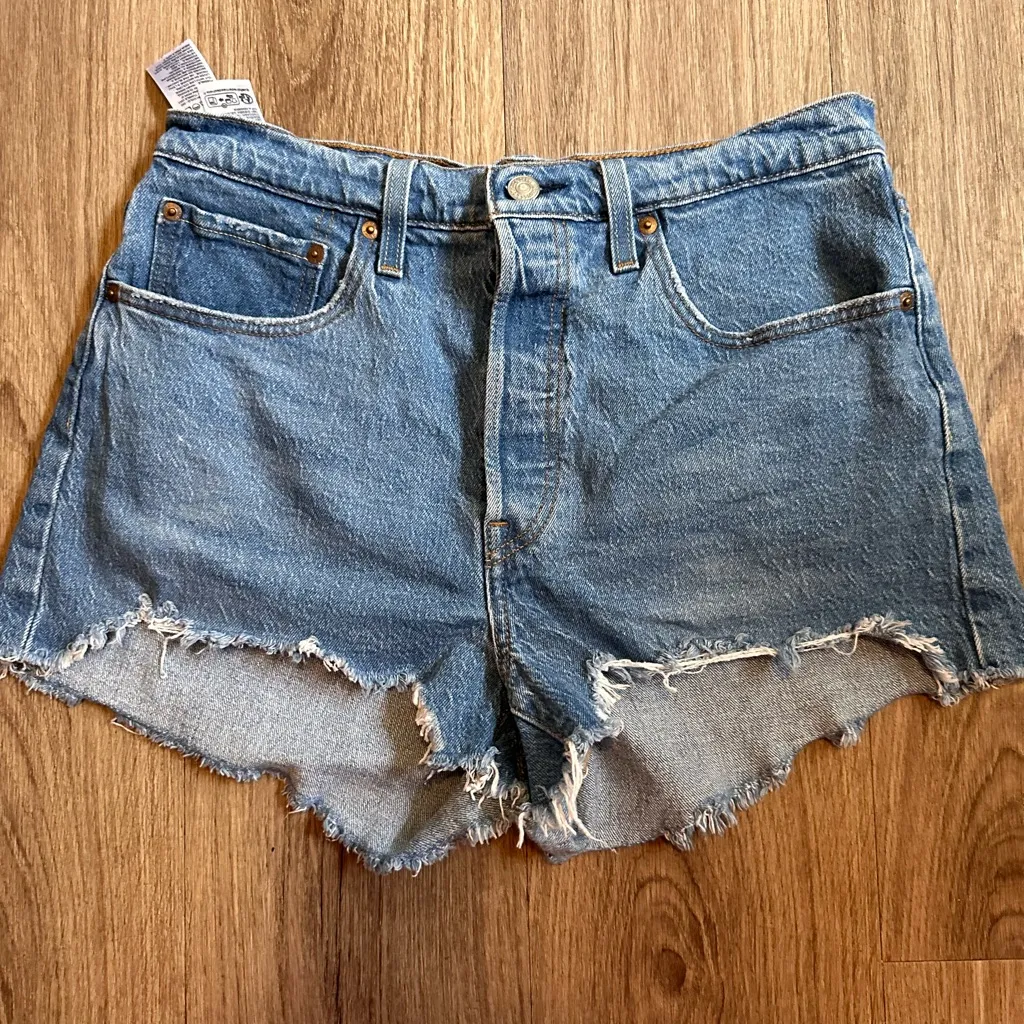 Women’s Levi's 501 cutoff shorts size 30 - Image 2