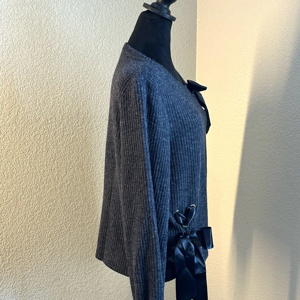 Cupio Blue Knit Top with Bows - Image 4