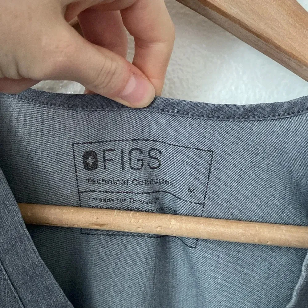 Figs M Catarina One-Pocket Scrub Top in Graphite Gray - Image 5