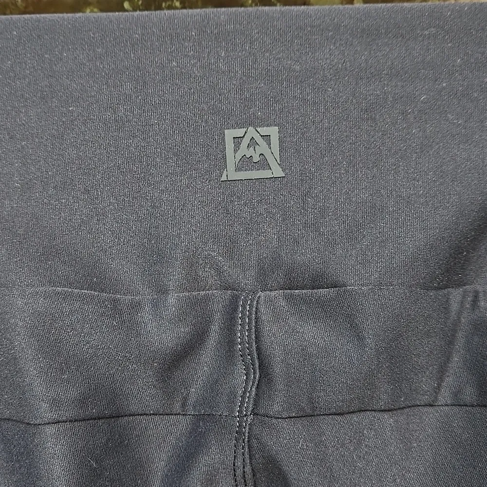 Avalanche Women's Slim Fit Hybrid Stretch Woven Knit Pant Size S - Image 7