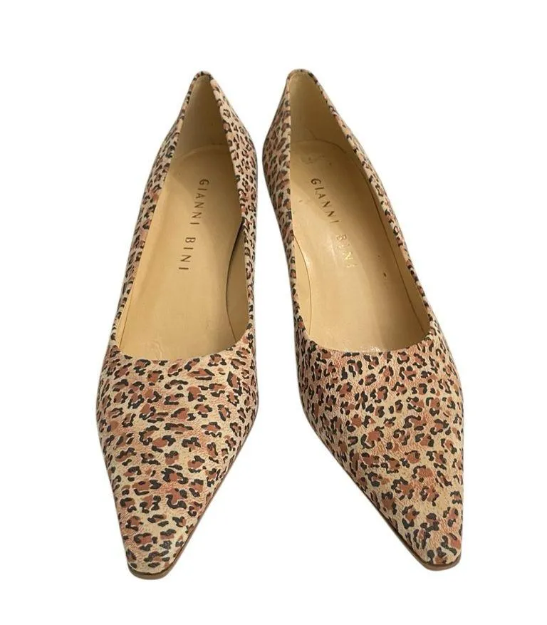 VTG Gianni Bini Brown, Carmel, Black Animal Print Suede 2”Heel
Pumps. - Image 5
