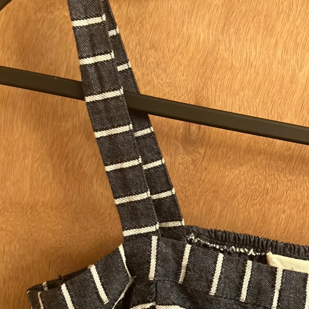 Altar’d State blue with white stripes crop top woman’s size medium - Image 3