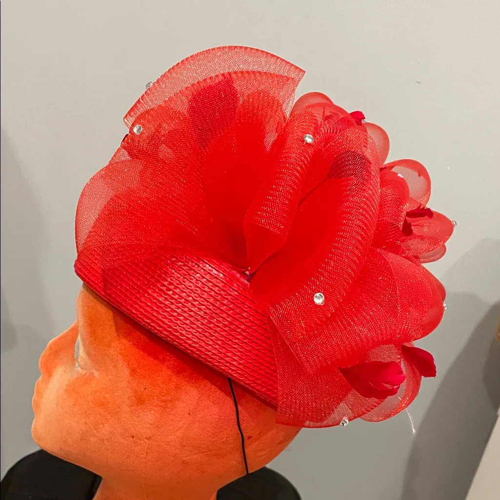Elegant Red Fascinator Hat glam looks like new - Image 5