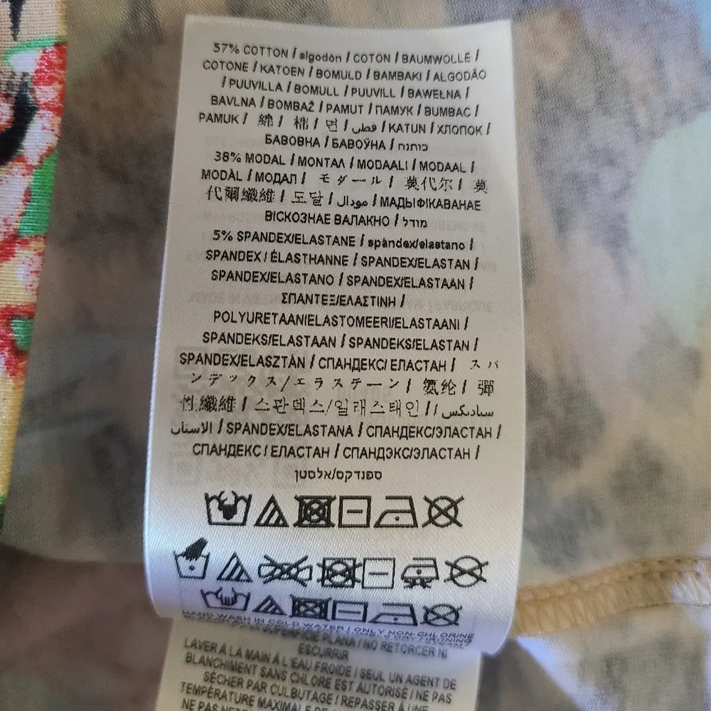 Guess Cheetah Tropical Flower Crop Top Size Small - Image 7