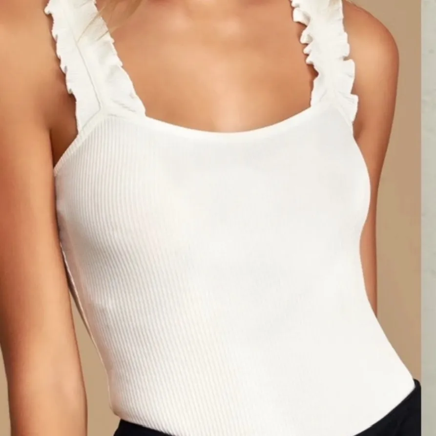 NWT Le Lis Ruffle Ribbed Bodysuit‎ Size Medium - Image 3
