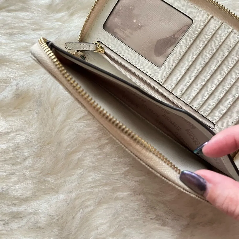 Authentic Michael Kors Jet Set Signature Logo Vanilla Cream Zip Wallet Wristlet - Image 7