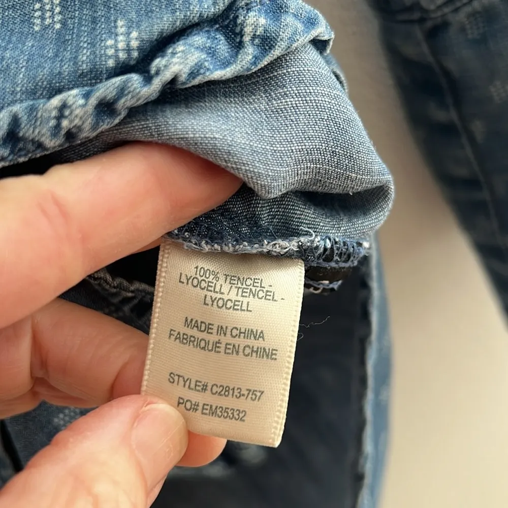 Anthropologie Cloth & Stone Chambray Denim Printed Blouse Wide Sleeve Tencel S - Image 4