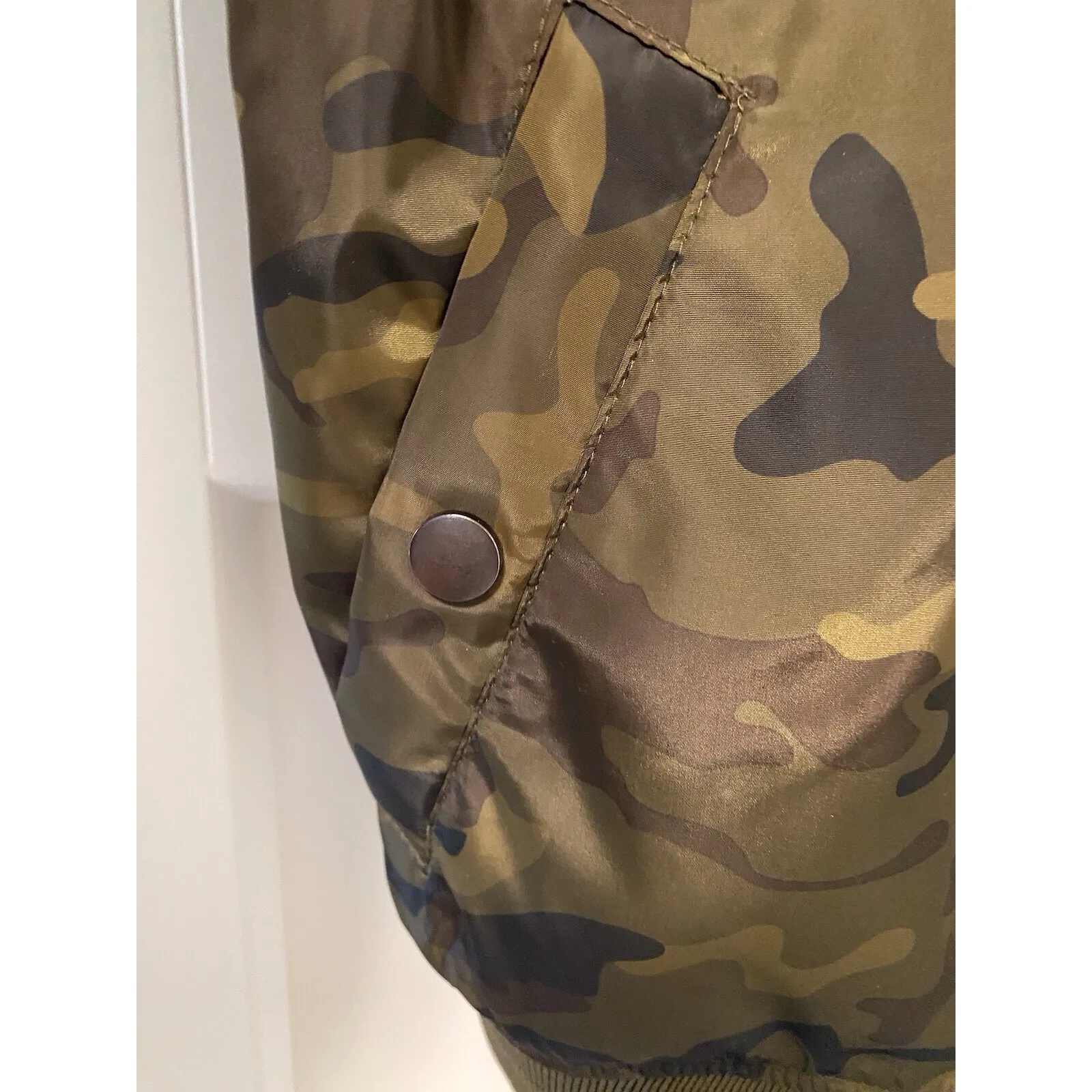 Xhilaration women's/junior bomber Camo jacket‎ Size Medium - Image 3