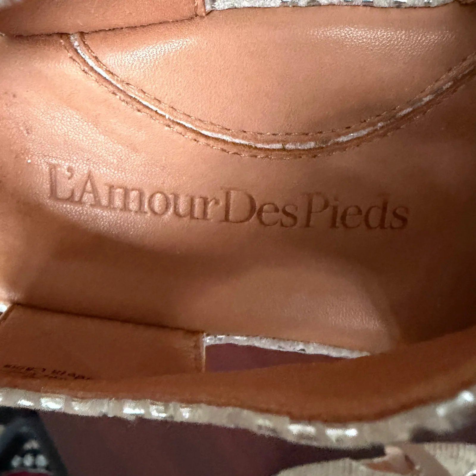 L'Amour Des Pieds Brettany Wedge Sandal Size 7 Silver Gold Snake Modern Classic - Image 13