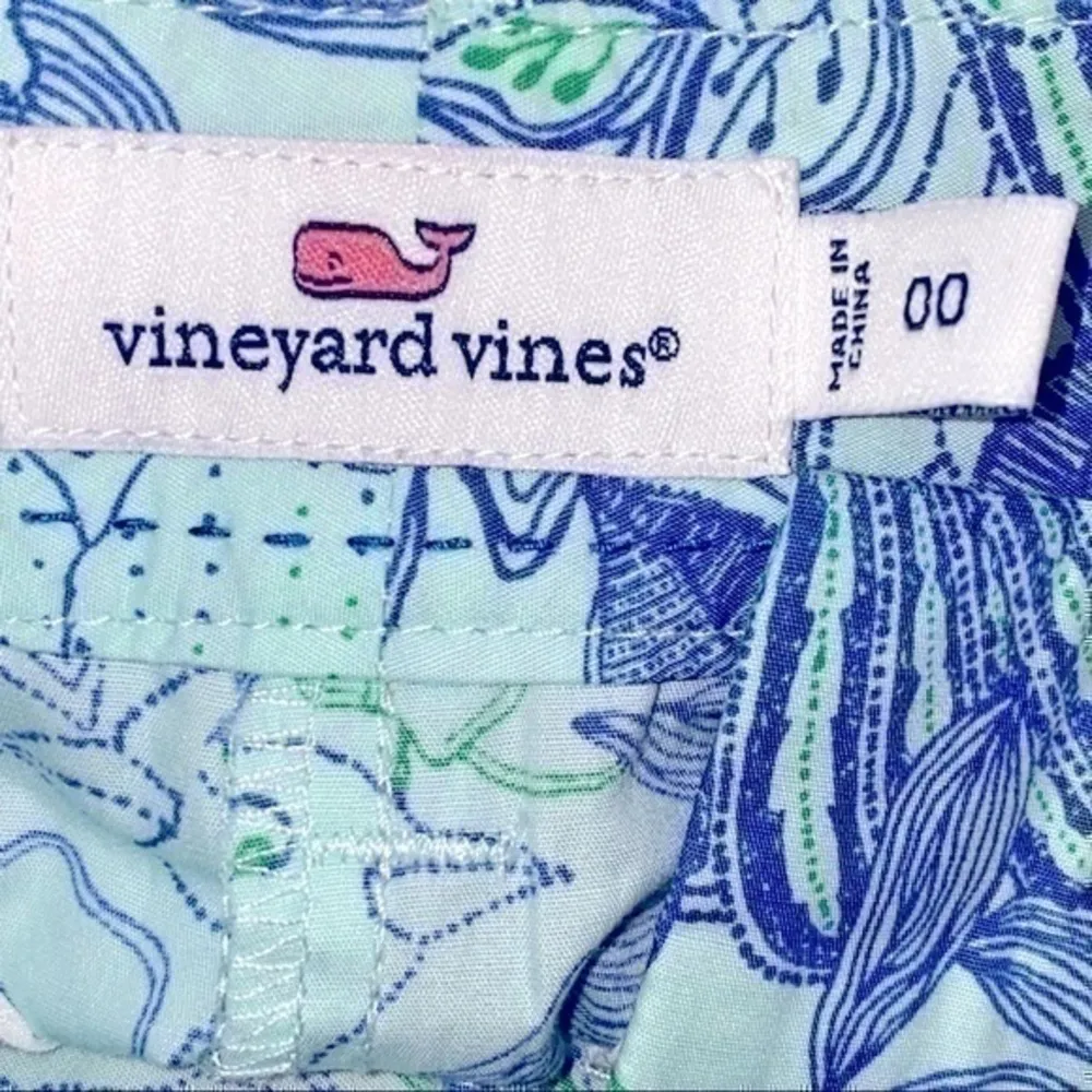 Vineyard Vines Size 00 Cordia Green Navy Floral Printed Dayboat Shorts - Image 9
