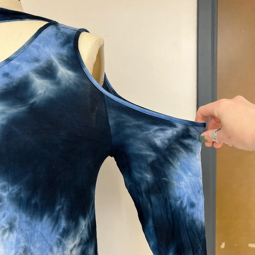Simply Southern Cold Shoulder Tie Dye Top M - Image 3