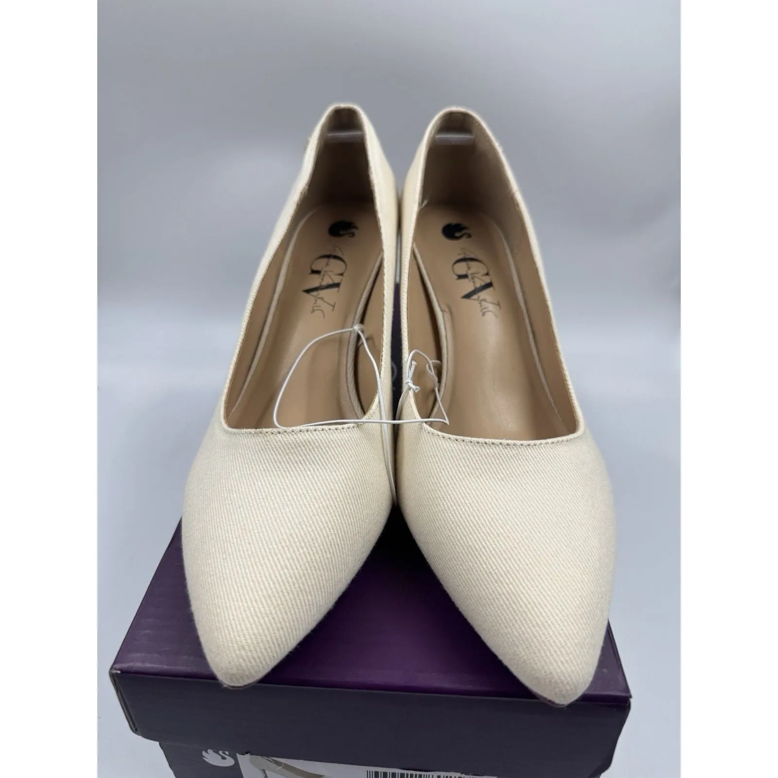 New Gloria Vanderbilt Women's Marilyn Pumps White Closed Toe Heels Sz 9 Shoes - Image 2