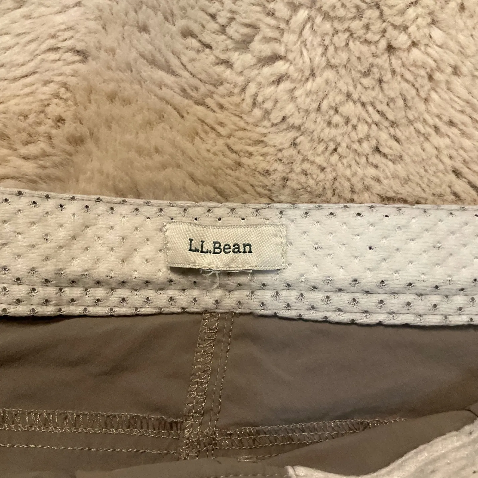 LL Bean Shorts Women's Large Lightweight Waist Adjust Zipper Pockets Tan - Image 2