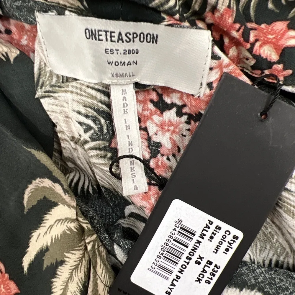 One‎ Teaspoon Palm Kingston Plays Tropical Print Romper in Black - Image 5