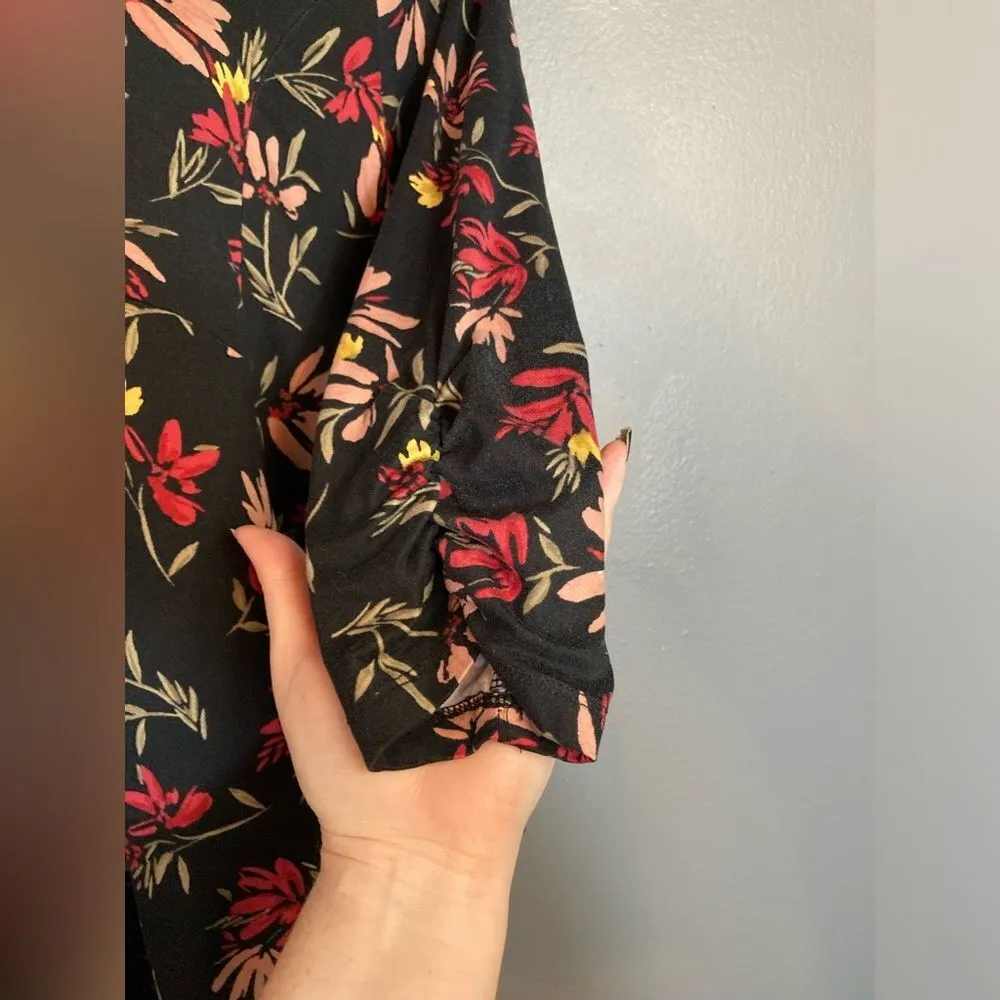 Bobeau  black floral ruched sleeves top - Image 4