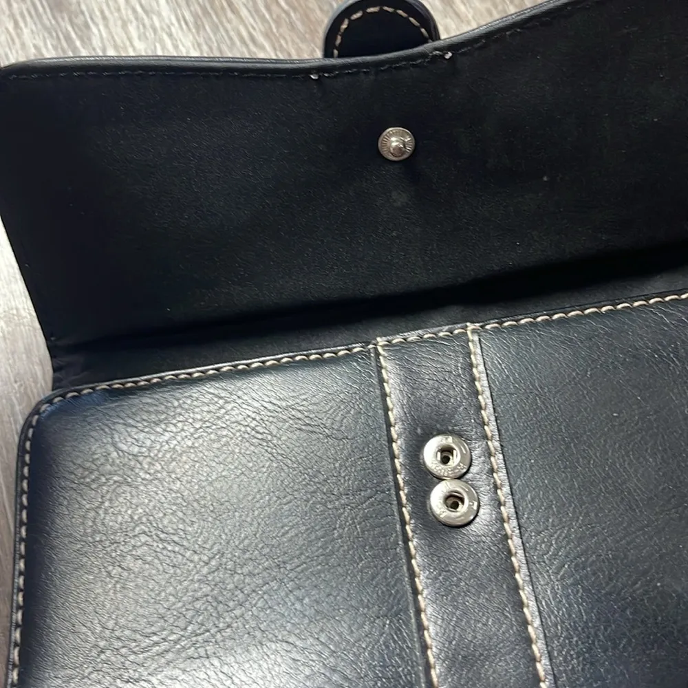 Liz & Co Wallet with Silver Ring Accent Black - Image 5