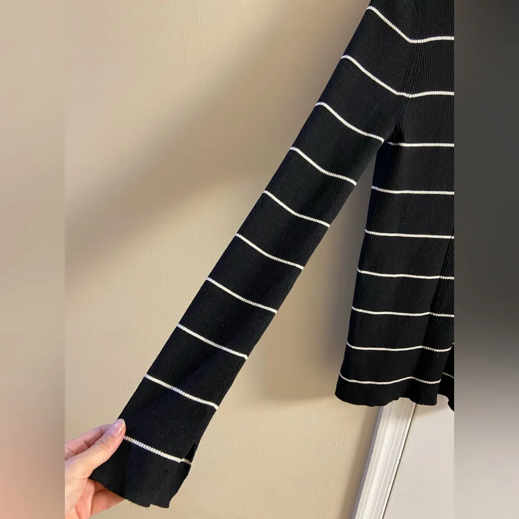 Athleta Bayside crewneck sweater black extra fine merino wool Medium - Image 6