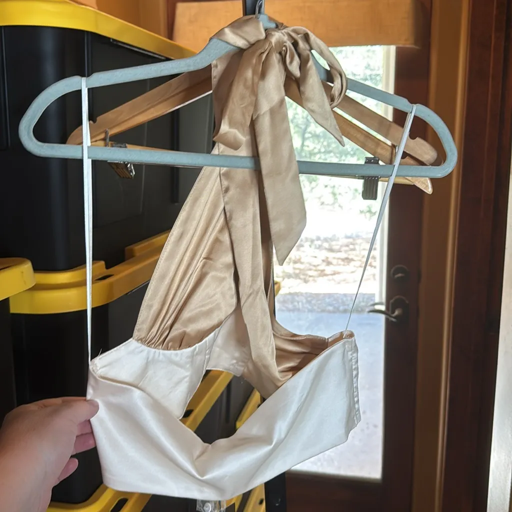 NWT Le Lis Cream & Taupe Cross Neck Halter Crop Top w/ Button Detail Size Small - Image 6