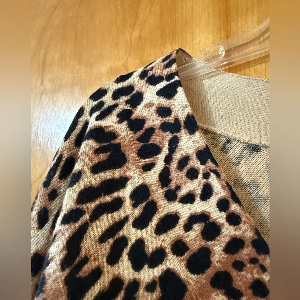 Chico’s Animal Print Long Sleeve V-Neck Tunic Shirt Sweater Cheetah Leopard 2 - Image 3