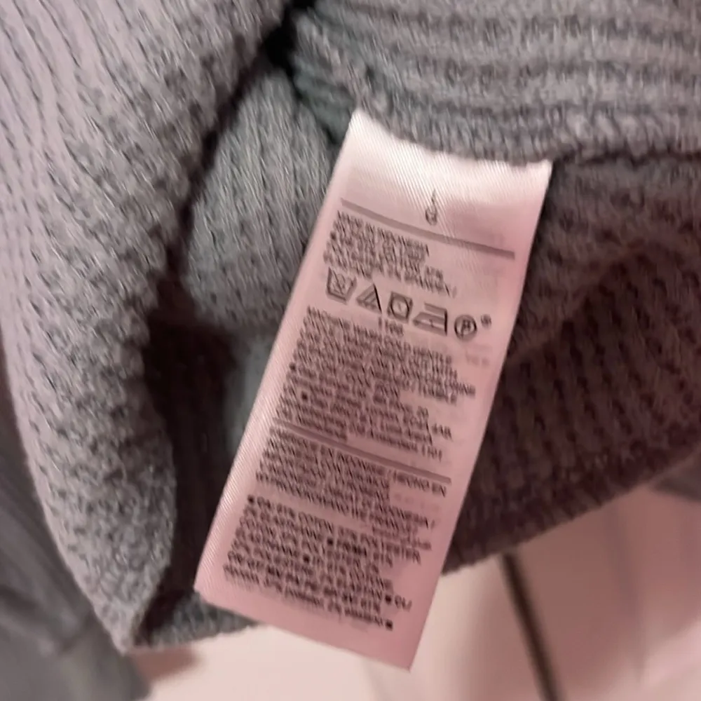 Old Navy Gray Ribbed Henley Top - Image 4