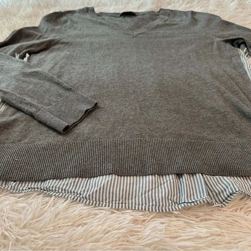 LOFT Outlet Gray Mixed Media V-Neck Sweater Size M – Striped Back Panel - Image 16